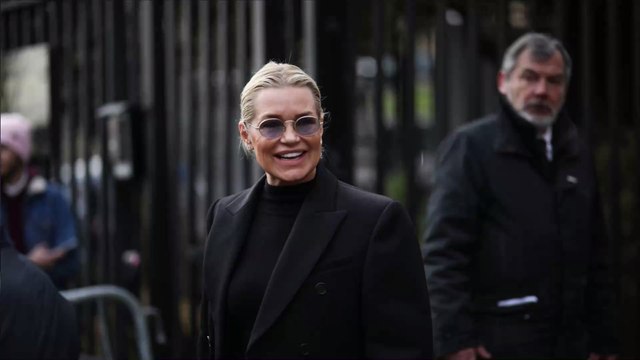 Heldin der Tiere: Hollywood-Hausfrau rettet Rehkitz aus den Fängen eines Zauns