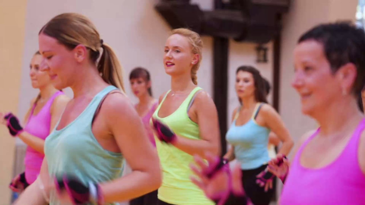 Für mehr selbstvertrauen: piloxing kombiniert besonderheiten der frau