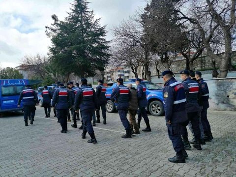 Kablo hırsızlarının izini süren jandarma, suç çetesini çökertti