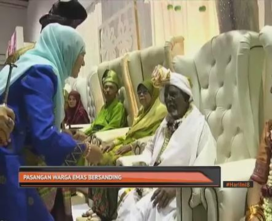 Pasangan warga emas bersanding