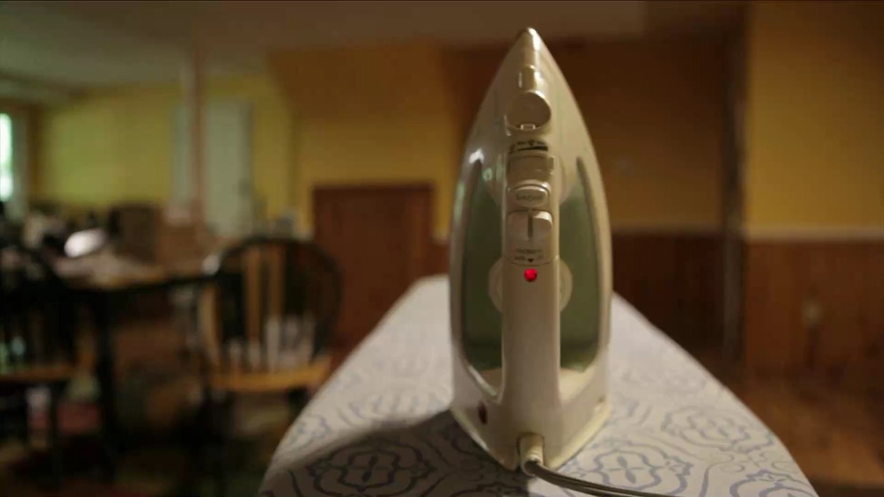 Wie ihr mit Paracetamol euer Bügeleisen wieder sauber bekommt!