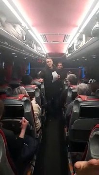 AKP'li Ömer Çelik, Ukrayna'dan tahliye edilenleri paylaştı: Türkiye Cumhuriyeti var olsun, hiçbir vatandaşımız yalnız bırakılmadı