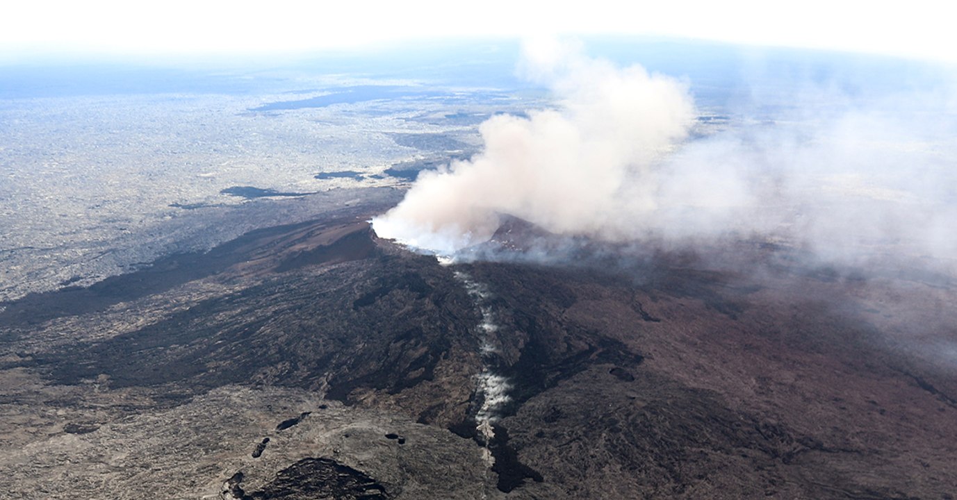 Le volcan Kilauea entre en éruption et contraint des milliers d'habitants à évacuer