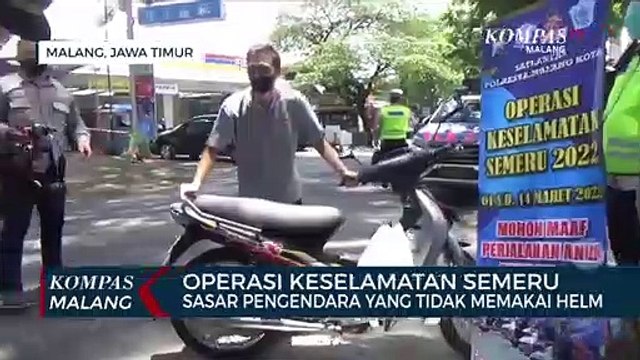 Polresta Malang Kota Bagi-bagi Helm di Operasi Keselamatan Semeru
