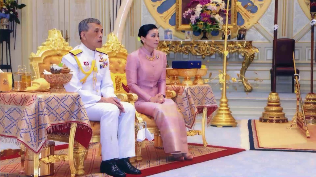 Thai-König nimmt Geliebte zur Zweitfrau: So reagiert seine Ehefrau!