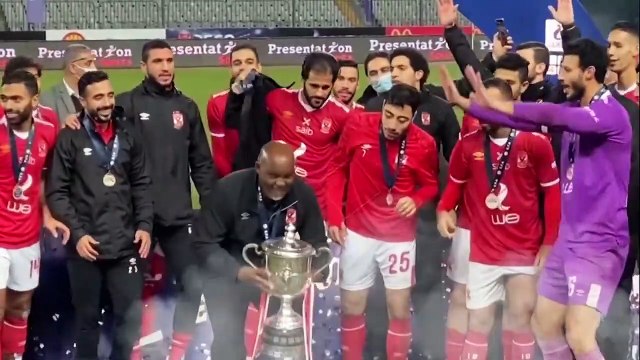 بيتسو موسيماني يثير أزمة جديدة داخل القلعة الحمراء لتجديد عقده.. اعرف التفاصيل