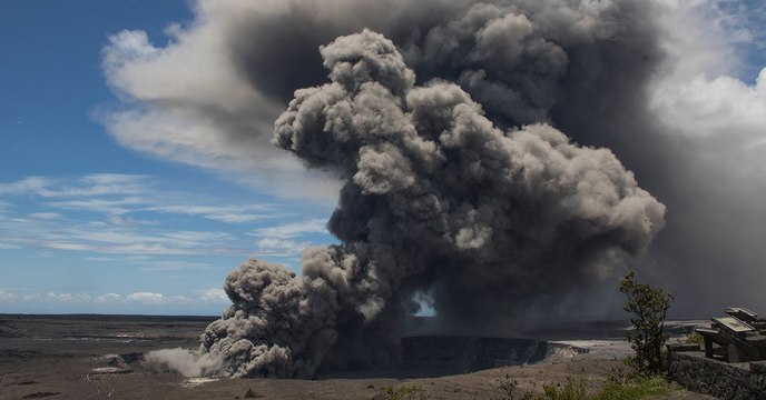 Volcan Kilauea : Hawaï déclenche l'alerte rouge après une nouvelle éruption de cendres et de lave