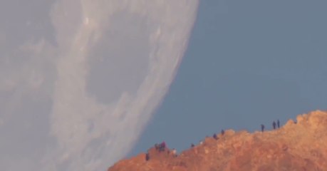 La lune semble gigantesque dans cette vidéo capturée au Pic du Teide