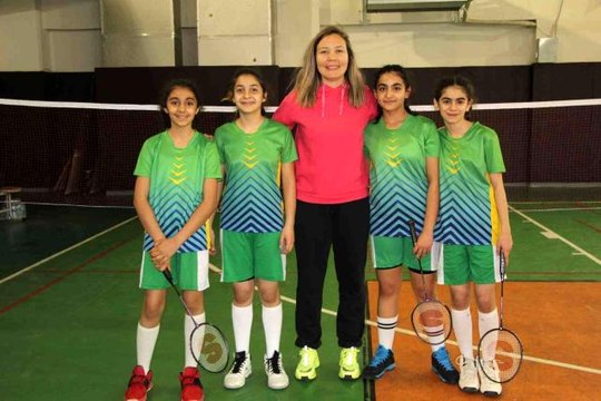 Batmanlı kızlar 6 ayda tanıştıkları Badmintonla il ve bölge 1.'si oldu