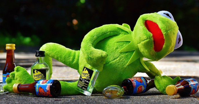 Pourquoi boire de l'alcool donne-t-il la sensation d'être séduisant ?