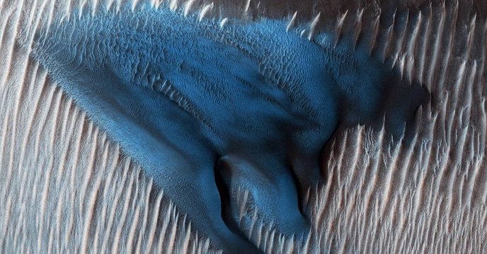 Mars : une étonnante dune bleutée photographiée à la surface de la planète rouge