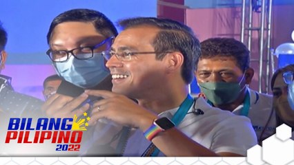 Moreno, nilinaw ang kaniyang 'two joints' hand sign