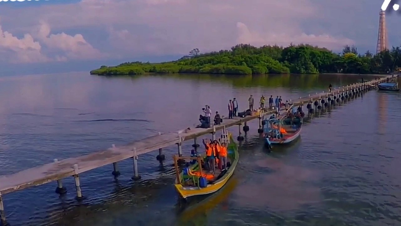 pesona alam pulau biawak indramayu