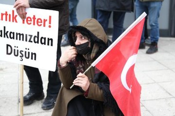 EVLAT NÖBETİNDEKİ ANNE: ÇOCUKLARI DAĞDA OLAN AİLELER GELİN, KORKMAYIN