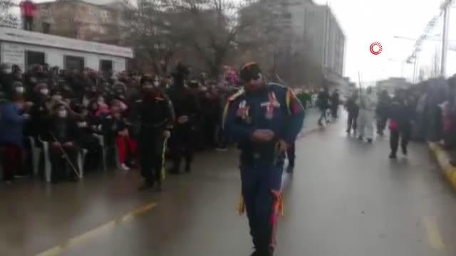 Aşkale'de kurtuluş coşkusu...Temsili kurtuluş sahnesi beğeni topladı