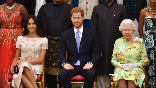 GALA VIDEO - La reine Elizabeth II et le prince Harry : la vérité sur une relation complexe