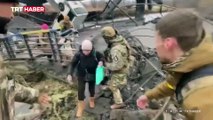 Ukrayna Rus ordusunun şehre girişini engellemek için köprüleri yıkıyor