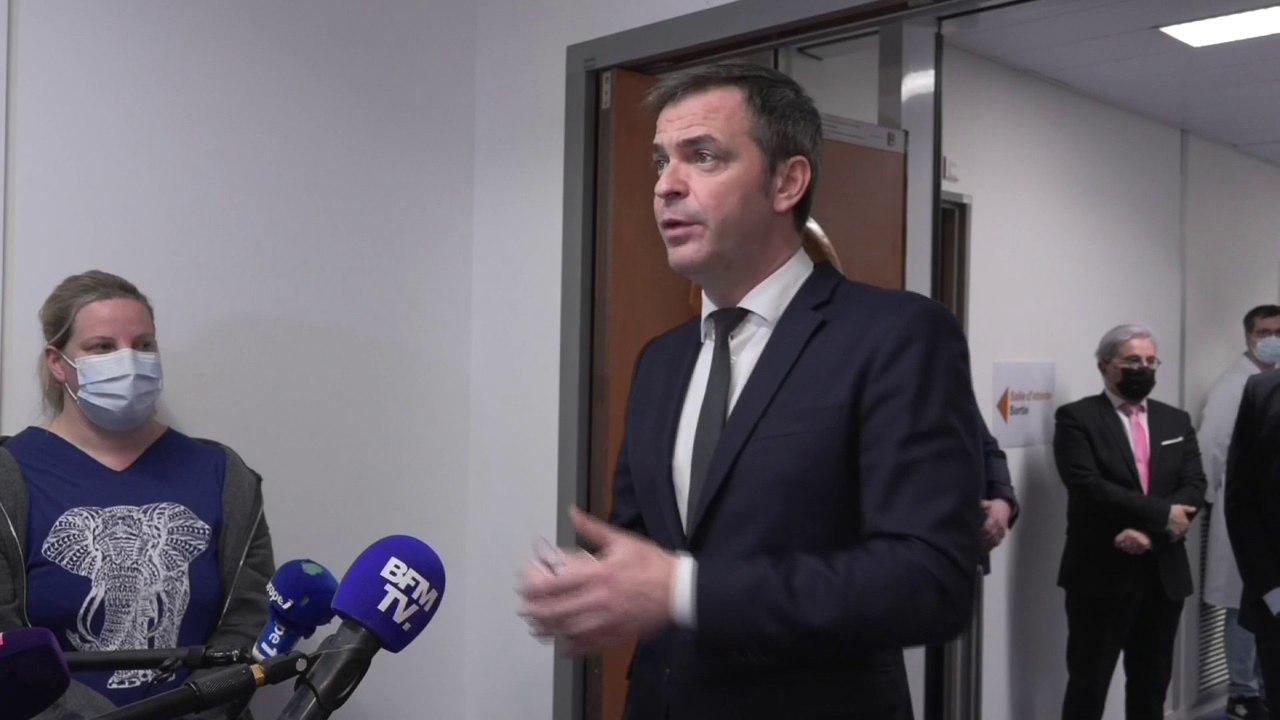 Si le masque ne sera plus obligatoire dès le 14 mars, Olivier Véran recommande de continuer à "le porter dans certaines situations"