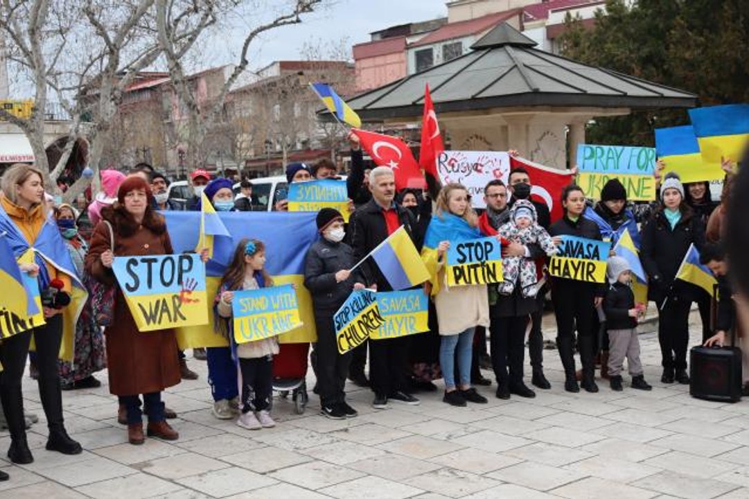 Denizli'deki Ukraynalılar, Rusya'nın Ukrayna'ya saldırısını protesto etti