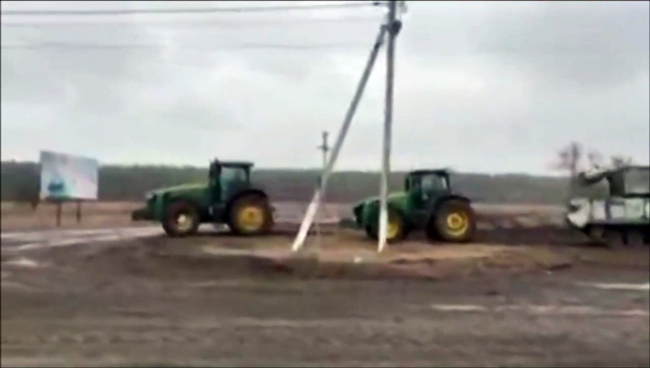 Des fermiers ukrainiens volent un tank russe... en toute discrétion