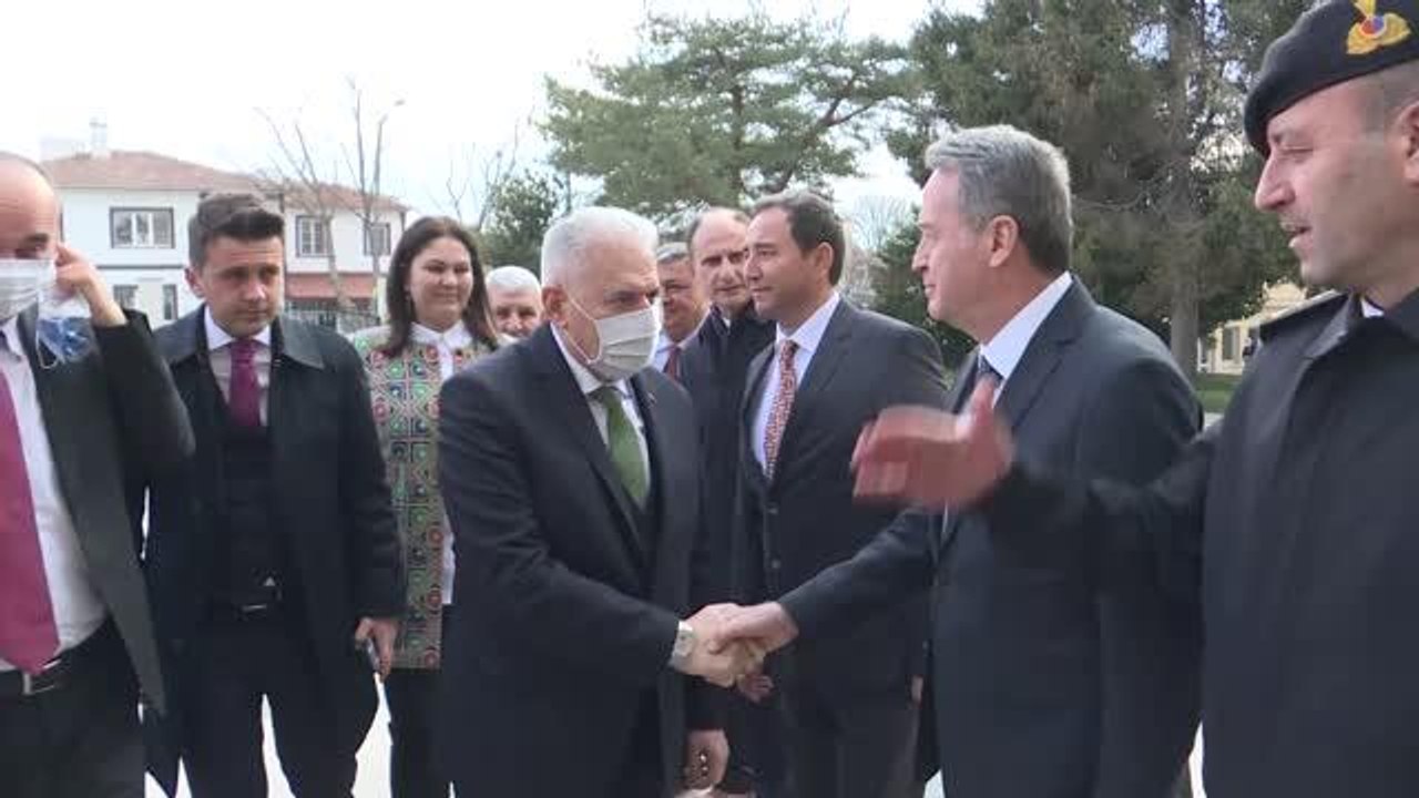 Binali Yıldırım, Ukrayna'dan gelen Kırım Tatar Türklerini ziyaret etti