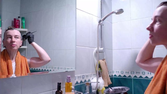 Coloration Maison : 10 conseils pour se teindre les cheveux à la maison