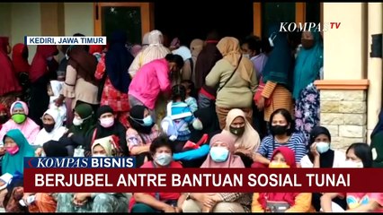 Tải video: Warga Rela Berjubel dari Pagi Hingga Siang Demi Bantuan Sosial Tunai