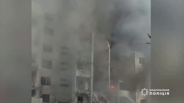 Un misil ruso destruye un edificio en Chernihiv