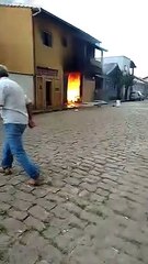 Fogo consome residência em Santa Rita do Sapucaí