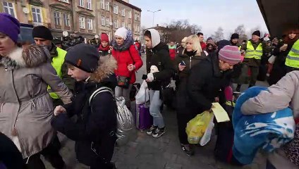 Download Video: La solidarietà della Polonia. Allestiti numerosi centri di accoglienza per i rifugiati ucraini