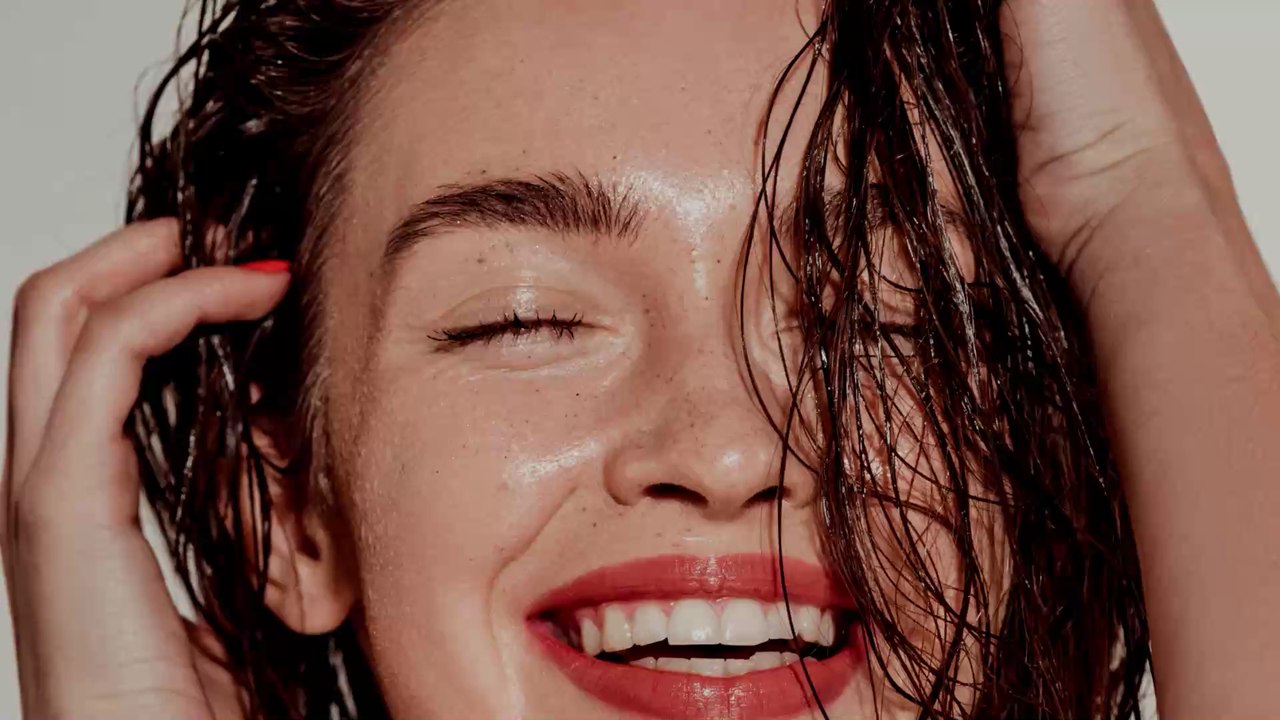 Pourquoi ne faut-il pas brosser ses cheveux mouillés ?