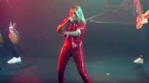 Hyphen Hyphen : Santa, la chanteuse, s'écroule en plein concert à l'Olympia