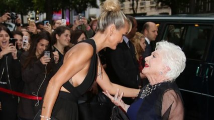 Ils étaient tous là sauf elle : pourquoi Laeticia Hallyday était absente à l'anniversaire de son amie Line Renaud