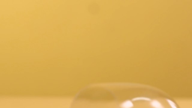 Comment retirer une tache de vin facilement ?