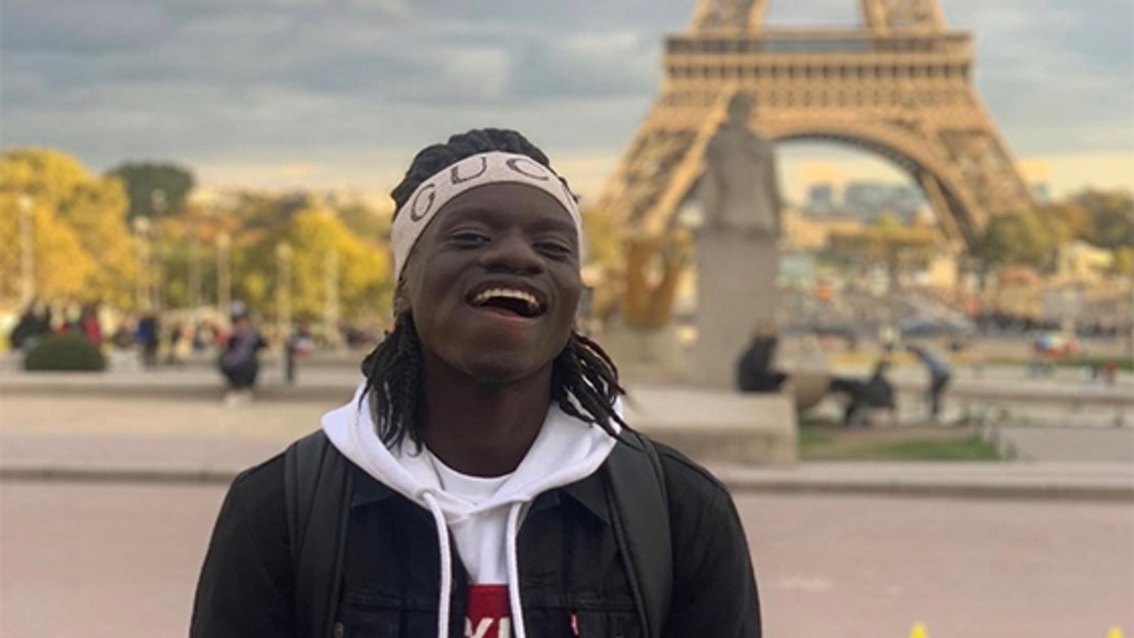 Salif Gueye danse le moonwalk comme MJ et devient une star des réseaux sociaux