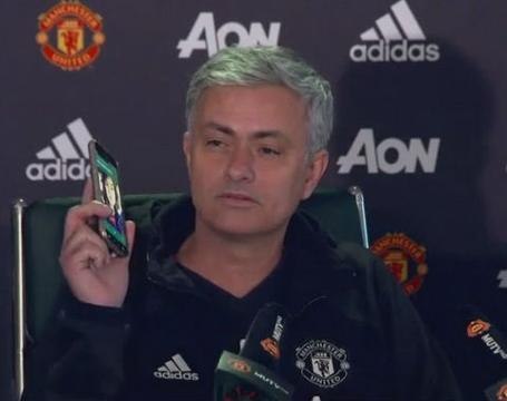 Mourinho answers journalist's phone during news conference