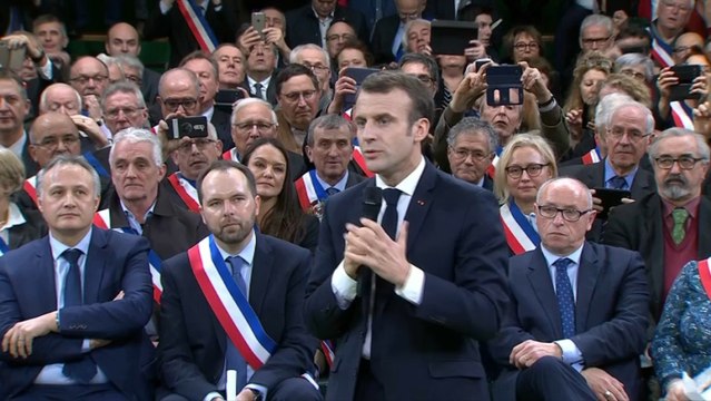 Il y en a qui déconnent : la petite phrase d'Emmanuel Macron qui ne passe pas