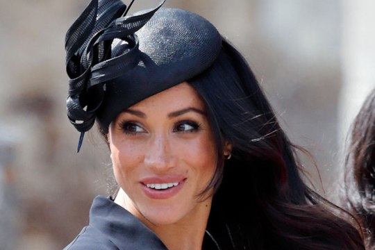 Meghan Markle ose la robe courte et brise le protocole royal !