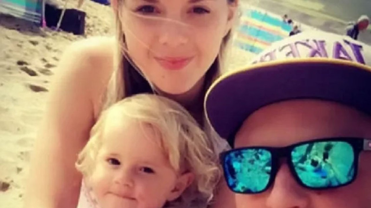 Une mère pense que sa fille fait semblant d'avoir mal au ventre : la vérité est bien pire !