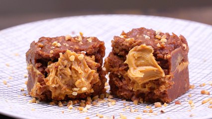 On craque pour cette recette de rochers pralinés au coeur de peanut butter !