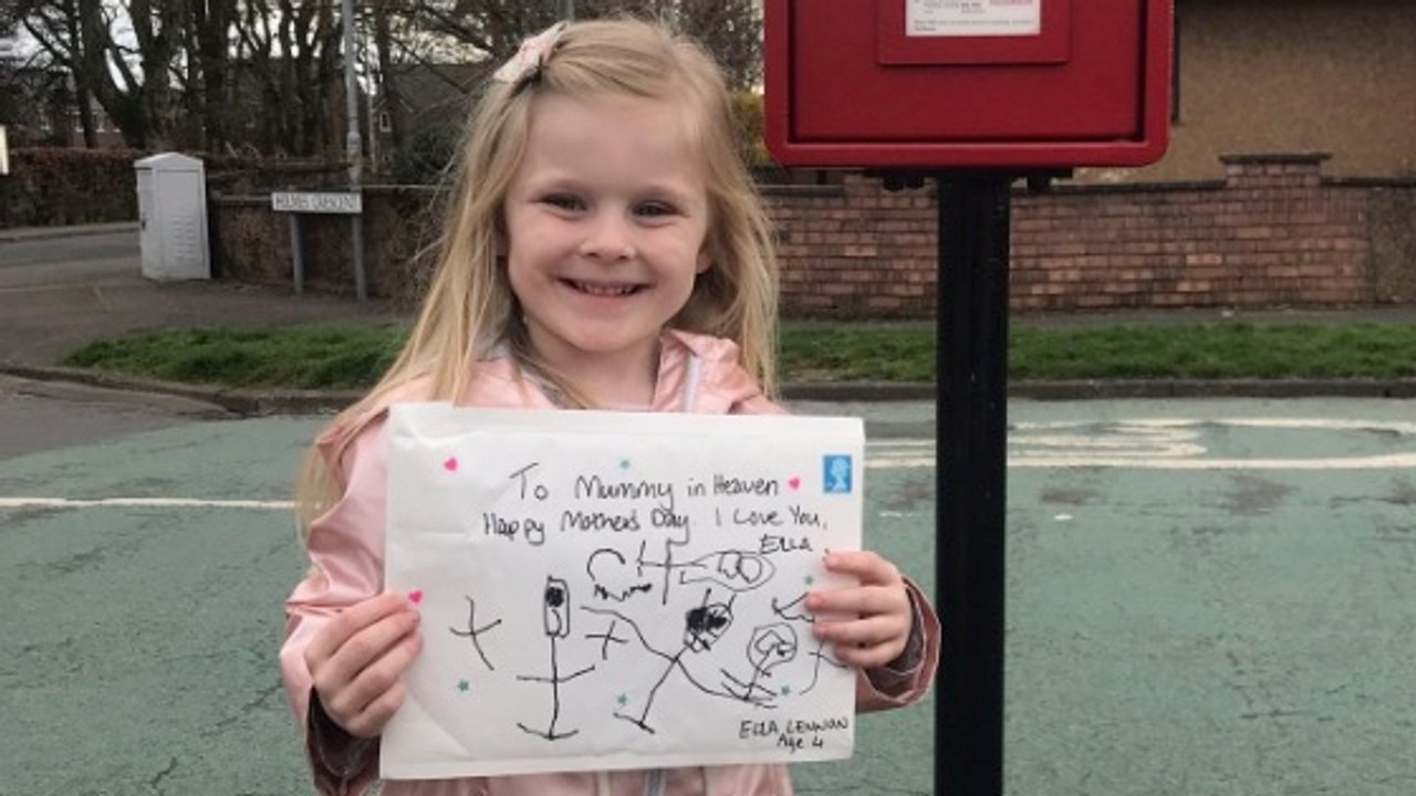 Cette petite fille reçoit une lettre poignante de sa mère au paradis