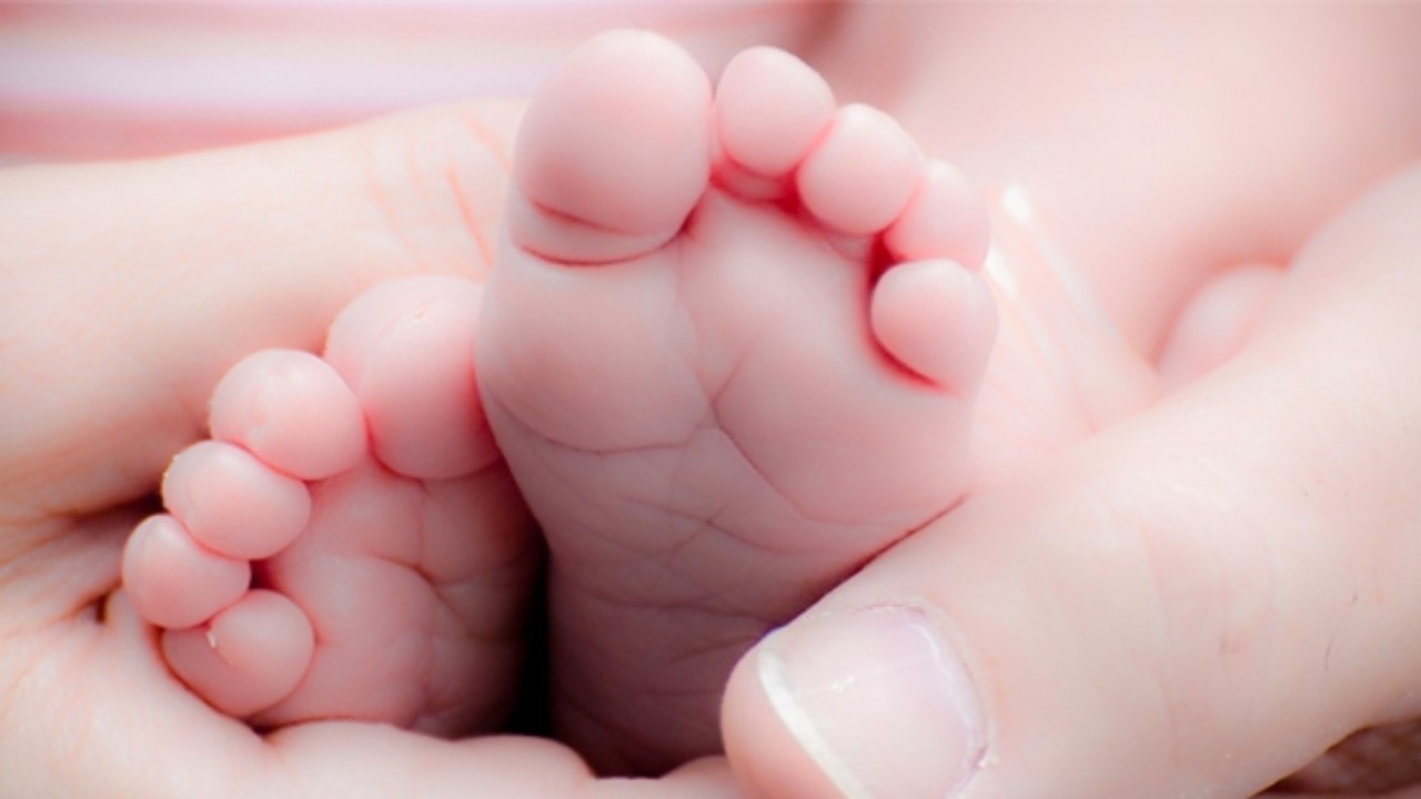 Jumeaux : séparées à leur naissance, des jumelles prématurées se retrouvent