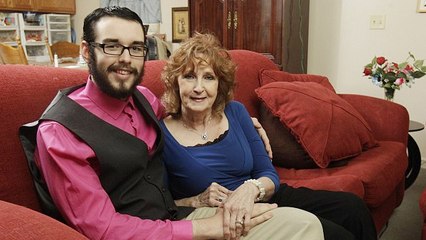 À 72 ans elle se marie avec son copain de 19 ans et devient une star sur Youtube ! (VIDÉO)