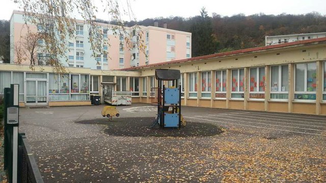Maternelles supprimées ? Des parents retirent leurs enfants des écoles à cause d'une fausse rumeur