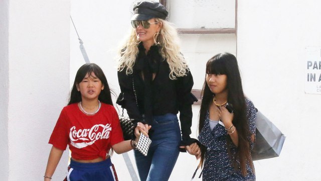 Laeticia Hallyday manipule-t-elle ses filles Jade et Joy ? Un proche la défend