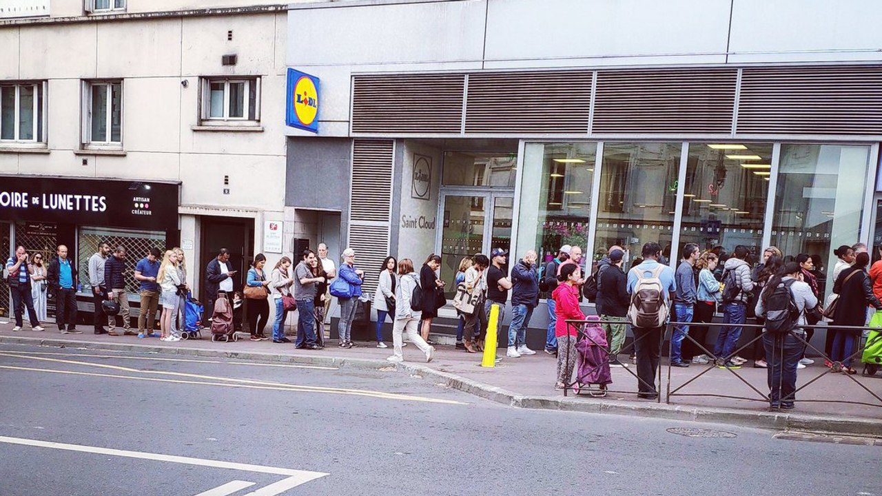 Vidéo : des scènes de cohue dans des magasins Lidl à cause... d'un appareil ménager !