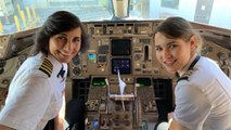La photo d'une mère et sa fille aux commandes d'un Boeing casse les stéréotypes