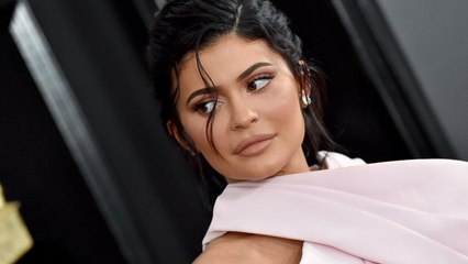 Kylie Jenner, toride en bikini lors d'un week-end entre amies (Vidéo)