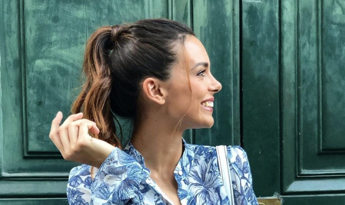 Marine Lorphelin : son déshabillé qui dévoile ses jolies courbes au soleil couchant