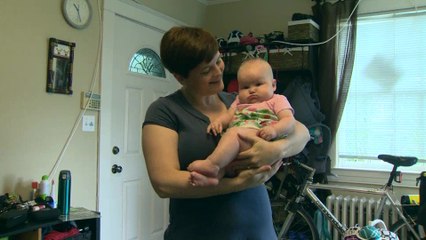 L'histoire incroyable de cette femme qui a failli perdre sa fille à cause d'un bagel !  (VIDÉO)